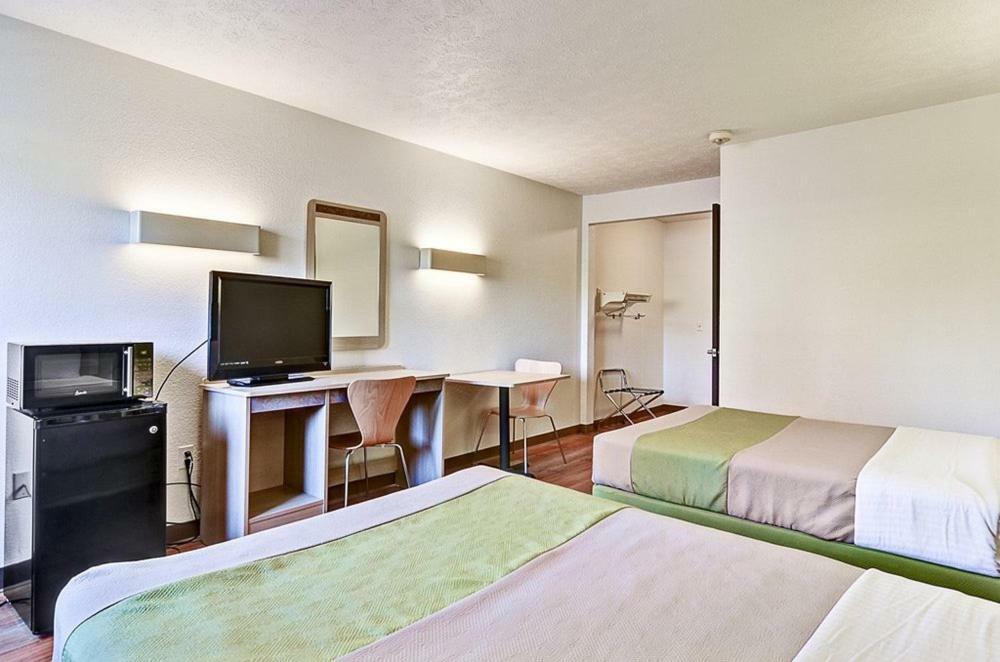 Economy Inn Pittsburgh Airport Moon Township Екстер'єр фото