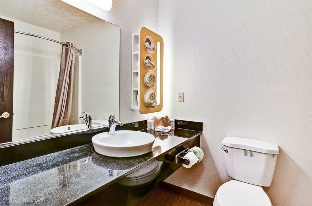Economy Inn Pittsburgh Airport Moon Township Екстер'єр фото